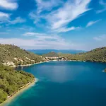 Marisari Villa *