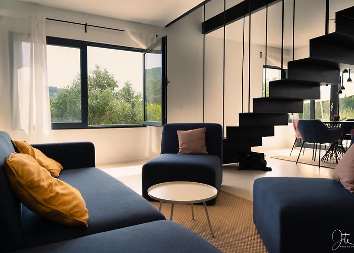 Willa Marisari Lastovo