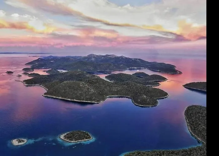 Willa Marisari Lastovo