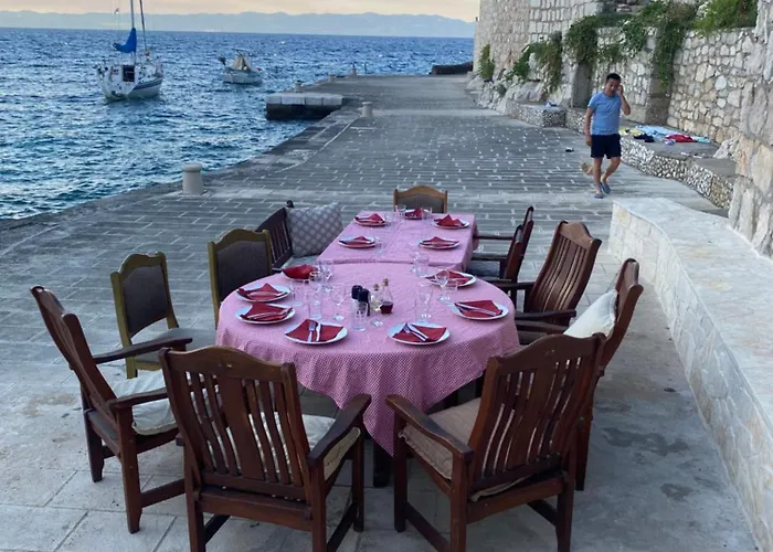 Marisari Willa Lastovo