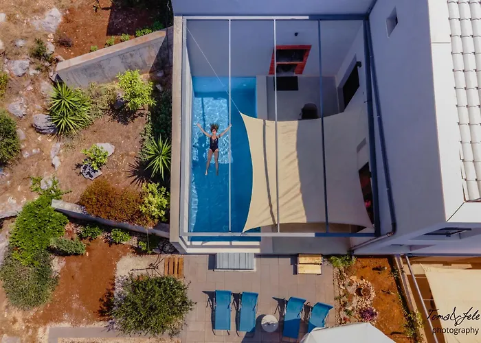 Willa Marisari Lastovo